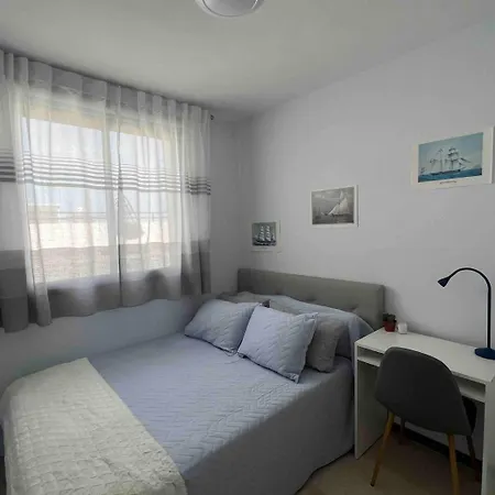 4 Bedroom 2 Bathroom Penthouse With Private Patio And Jacuzzi, Astonishing Views Of Gigantes Apartamento Puerto de Santiago (Tenerife)