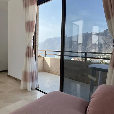 4 Bedroom 2 Bathroom Penthouse With Private Patio And Jacuzzi, Astonishing Views Of Gigantes Apartamento