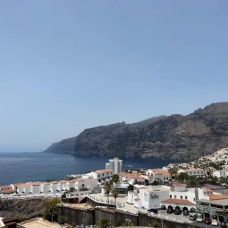 4 Bedroom 2 Bathroom Penthouse With Private Patio And Jacuzzi, Astonishing Views Of Gigantes *