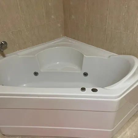 4 Bedroom 2 Bathroom Penthouse With Private Patio And Jacuzzi, Astonishing Views Of Gigantes Puerto de Santiago (Tenerife)